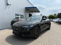 Blau Gebraucht 2017 Maserati Levante SUV | 19.990 €