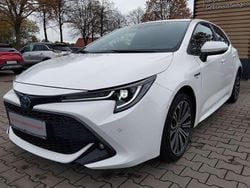 Schneeweiß Gebraucht 2021 Toyota Corolla Team Kleinwagen | 22.990 € (Guter Preis)