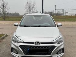 Silber Gebraucht 2019 Hyundai i20 Trend Kleinwagen | 11.000 € (Fairer Preis)