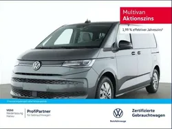 Grau Gebraucht 2024 VW Multivan Life Van / Kleinbus | 51.460 € (Superpreis)
