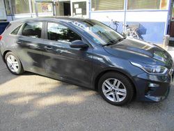 Grau Gebraucht 2020 Kia Ceed Edition 7 Limousine | 13.490 €