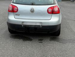 Silber Gebraucht 2004 VW Golf V Kleinwagen | 1.500 € (Fairer Preis)