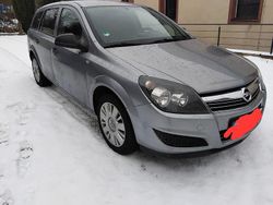 Grau Gebraucht 2010 Opel Astra Kombi | 1.150 €