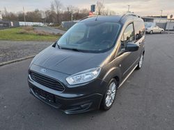 Grau Gebraucht 2016 Ford Tourneo Courier Titanium Van / Kleinbus | 5.800 € (Superpreis)