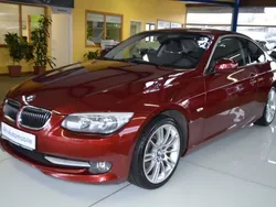 Rot Gebraucht 2012 BMW 330 Comfort Edition Coupé | 13.480 € (Fairer Preis)