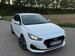 Weiß Gebraucht 2020 Hyundai i30 Premium Limousine | 14.000 € (Fairer Preis)