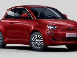 Rot Neu 2025 Fiat 500e Limousine | 29.490 € (Etwas zu teuer)