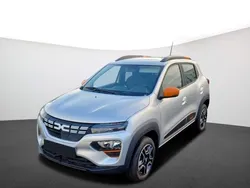 Silbergrau metallic (metallic) Gebraucht 2023 Dacia Spring Essentiel Kleinwagen | 15.390 € (Etwas zu teuer)