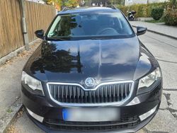 Schwarz Gebraucht 2015 Skoda Octavia Kombi | 6.950 €