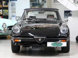 Schwarz Gebraucht 1989 Alfa Romeo Spider Cabrio | 18.950 €