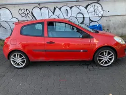Rot Gebraucht 2006 Renault Clio II Kleinwagen | 2.100 €