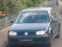 Blau Gebraucht 2001 VW Golf IV Kleinwagen | 800 € (Superpreis)
