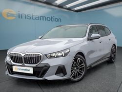 Grau Gebraucht 2024 BMW 520 Kombi | 55.949 € (Guter Preis)