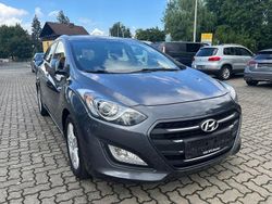 Grau Gebraucht 2016 Hyundai i30 Style Kombi | 10.600 € (Teuer)