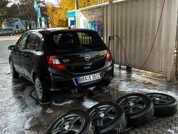 Schwarz Gebraucht 2011 Opel Corsa Kleinwagen | 3.500 €