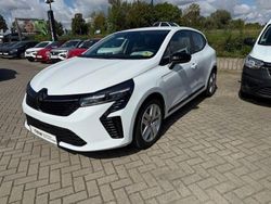 Arktis weiß Gebraucht 2024 Renault Clio V Evolution Limousine | 16.280 € (Fairer Preis)