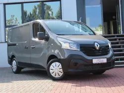 Grau Gebraucht 2015 Renault Trafic Komfort Van | 8.900 € (Fairer Preis)