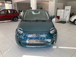 Grün Gebraucht 2024 Fiat 500e | 22.900 € (Guter Preis)