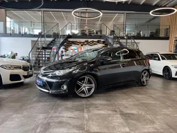 Schwarz Gebraucht 2015 Toyota Auris Life+ Limousine | 10.399 € (Fairer Preis)