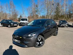 Grau Neu 2025 Mazda 2 Center-Line Limousine | 19.990 € (Fairer Preis)