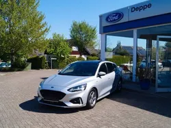 Silber Gebraucht 2021 Ford Focus ST-Line Limousine | 18.650 € (Teuer)