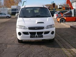 Weiß Gebraucht 2006 Hyundai H-1 Van / Kleinbus | 2.299 €