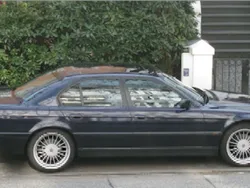 Blau Gebraucht 1999 BMW 740 Limousine | 26.500 €