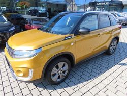 Gelb Gebraucht 2023 Suzuki Vitara Comfort SUV | 21.490 € (Fairer Preis)