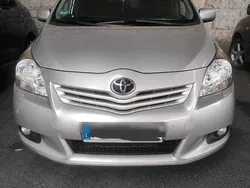 Silber Gebraucht 2010 Toyota Corolla Verso Van / Kleinbus | 9.500 €