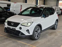 "candy" weiss Gebraucht 2024 Seat Arona FR SUV | 21.890 € (Fairer Preis)