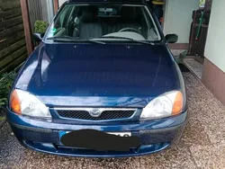 Blau Gebraucht 2002 Mazda 121 Kleinwagen | 400 €