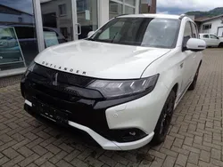Weiß Gebraucht 2020 Mitsubishi Outlander P-HEV Top SUV | 24.990 € (Fairer Preis)