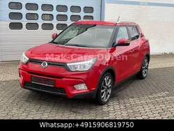 Rot Gebraucht 2016 Ssangyong Tivoli Crystal SUV | 5.990 € (Superpreis)