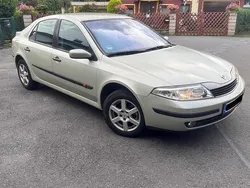 Gold Gebraucht 2002 Renault Laguna II Limousine | 1.750 €