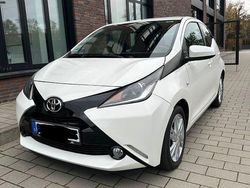 Weiß Gebraucht 2018 Toyota Aygo Kleinwagen | 10.900 € (Etwas zu teuer)