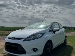 Weiß Gebraucht 2010 Ford Fiesta Kleinwagen | 2.750 € (Guter Preis)