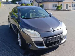 Grau eclipse Gebraucht 2010 Renault Mégane Coupé Dynamique Coupé | 3.290 € (Fairer Preis)