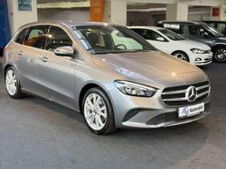 Grau Gebraucht 2019 Mercedes B200 Van / Kleinbus | 23.650 € (Fairer Preis)
