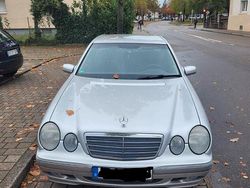 Silber Gebraucht 2001 Mercedes E240 Limousine | 2.800 € (Fairer Preis)