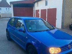 Blau Gebraucht 2001 VW Golf IV Kleinwagen | 1.200 € (Fairer Preis)