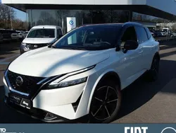 Pearl white/black m (metallic) Gebraucht 2022 Nissan Qashqai Tekna SUV | 24.850 € (Fairer Preis)