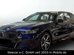 Tansanitblau ii metallic Gebraucht 2025 BMW 530e M Sport Kombi | 71.390 €