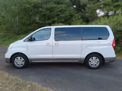 Weiß Gebraucht 2016 Hyundai H-1 Van / Kleinbus | 21.600 € (Etwas zu teuer)