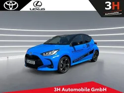 Neptune blue metallic, dach schwarz Gebraucht 2024 Toyota Yaris Hybrid Edition Limousine | 26.990 € (Fairer Preis)