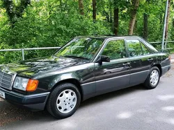 Schwarz Gebraucht 1992 Mercedes E200 Limousine | 13.999 €