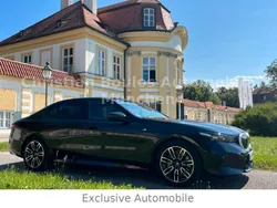Black sapphire metallic Gebraucht 2023 BMW i5 Comfort Edition Limousine | 64.550 € (Etwas zu teuer)