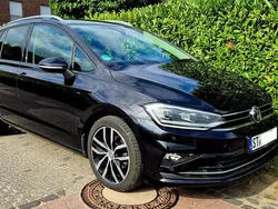 Schwarz Gebraucht 2018 VW Golf Sportsvan Join Van / Kleinbus | 14.450 € (Fairer Preis)