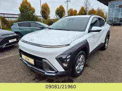 Serenity white Neu 2024 Hyundai Kona Trend SUV | 25.990 € (Fairer Preis)