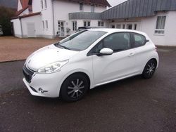 Weiß Gebraucht 2013 Peugeot 208 Kleinwagen | 5.900 € (Guter Preis)