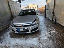 Silber Gebraucht 2004 Opel Astra Kleinwagen | 2.299 €